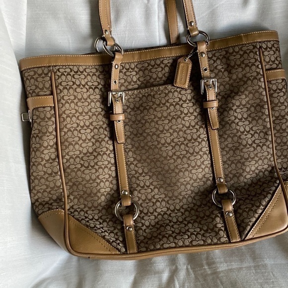 Coach Signature Gallery Jacquard Tan Canvas Tote With Leather Trim (authentic) - Picture 3 of 16